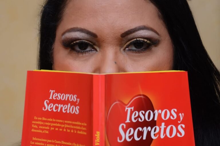 Escritora Luz Viola: "Los extraterrestres nos preparan, poco a poco, para mostrarnos su gran verdad"