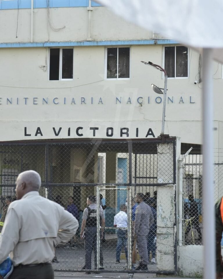 Procuraduría reporta once reclusos muertos tras incendio en La Victoria