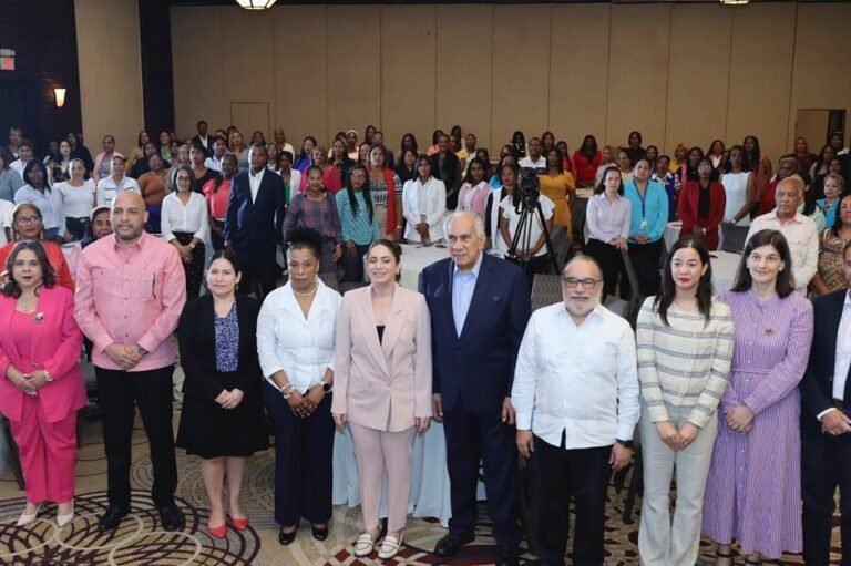 Egresados del piloto Comunidades de Cuidados de Supérate recibirán remuneración de 21 mil pesos