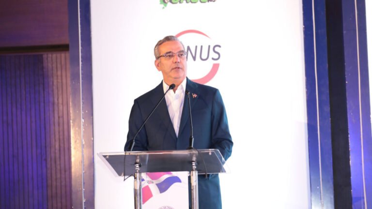Abinader firma pacto con centrales sindicales para fortalecer diálogo social y profundizar los cambios a favor de los trabajadores dominicanos