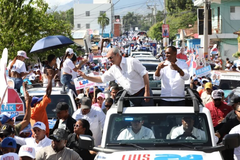 Abinader encabeza multitudinaria marcha caravana en San Juan