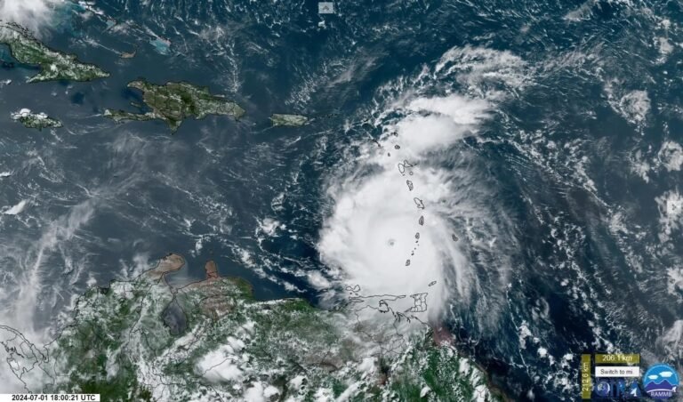 Beryl se dirige a Jamaica como un huracán de  categoría 5
