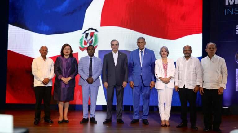 Presidente Abinader encabeza acto presentación memorias institucionales del Ministerio de Interior y Policía