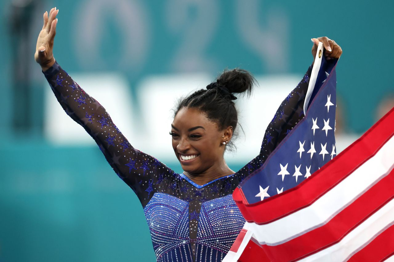 Simone Biles gana el oro en concurso completo de gimnasia artística