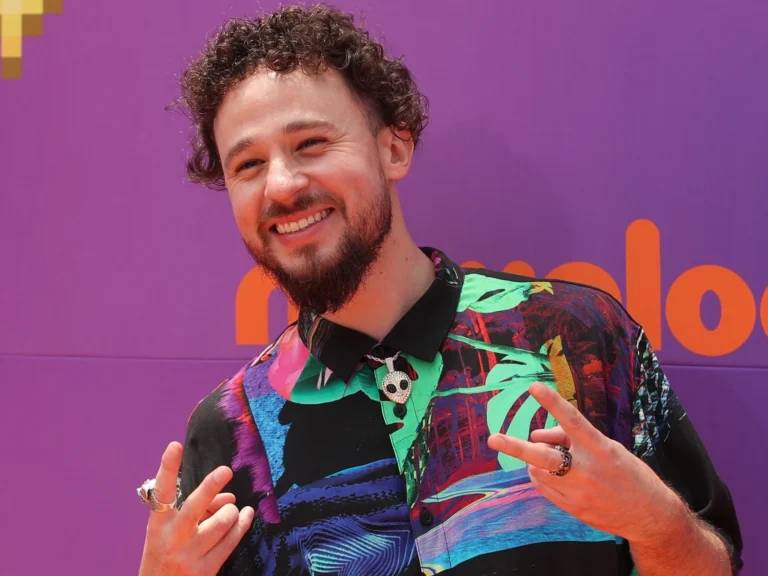 Opret da su versión sobre detención de YouTuber Luisito Comunica