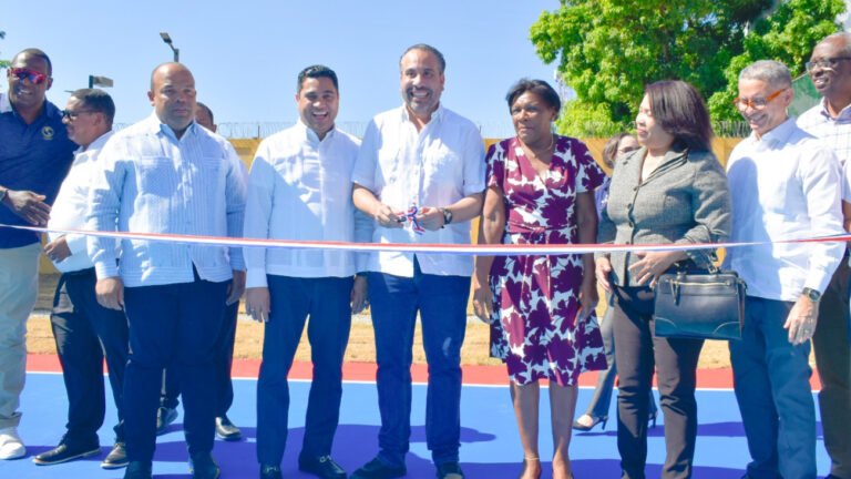 Inefi abre paso al atletismo escolar con inauguración de pista en el Politécnico Víctor Estrella Liz