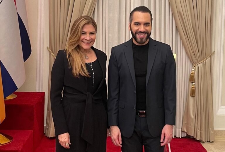 Carolina Mejía participa en reunión con el presidente Nayib Bukele