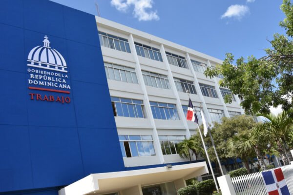 Ministerio de Trabajo reitera que el 1 de mayo es laborable; el feriado por el Día del Trabajo se cambia para lunes 5 de mayo