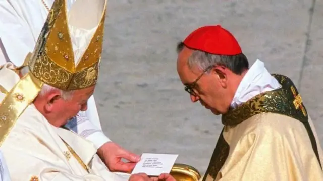 El papa Juan Pablo II nombró a Jorge Mario Bergoglio como arzobispo de Buenos Aires en 1998