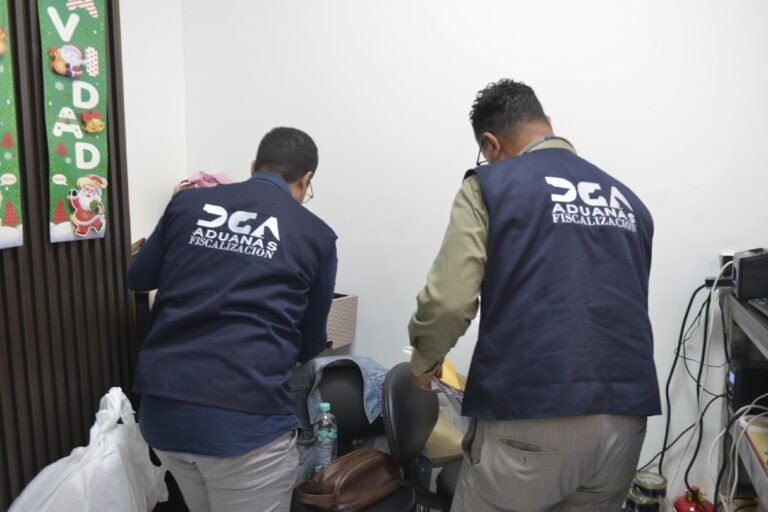 Fiscalizan tienda por departamentos "Dulce Hogar" en la avenida Luperón