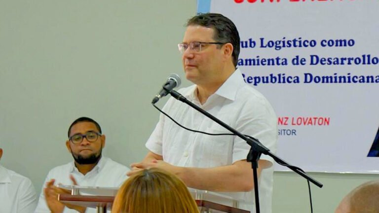 Director general de Aduanas destaca aporte de divisas de la actividad logística y su potencial de crecimiento