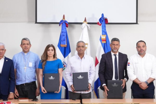 Gobierno, comunitarios y Barrick Pueblo Viejo llegan a acuerdo para reasentamiento y construcción presa de cola