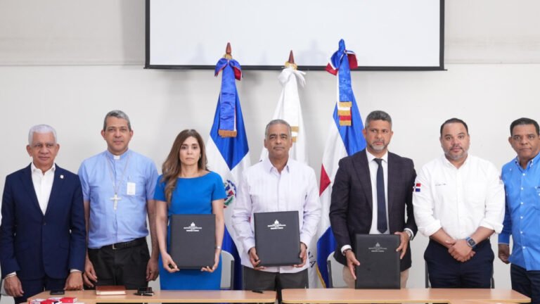 Gobierno, comunitarios y Barrick Pueblo Viejo llegan a acuerdo para reasentamiento y construcción presa de cola