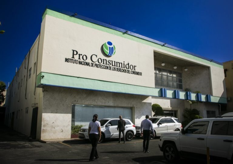 Pro Consumidor sancionará con medidas drásticas a comercios sorprendidos vendiendo útiles escolares de Inabie