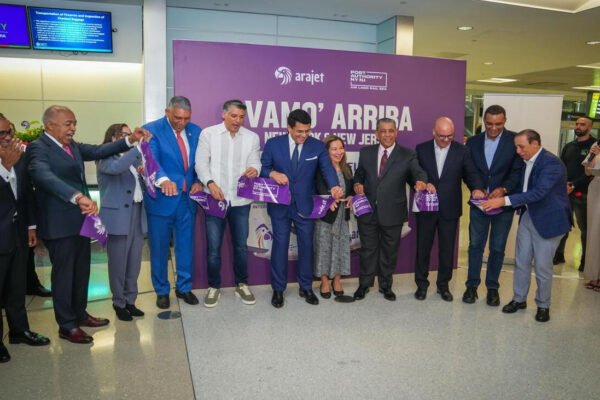 Ministro de Turismo inaugura vuelo a Nueva York de Arajet