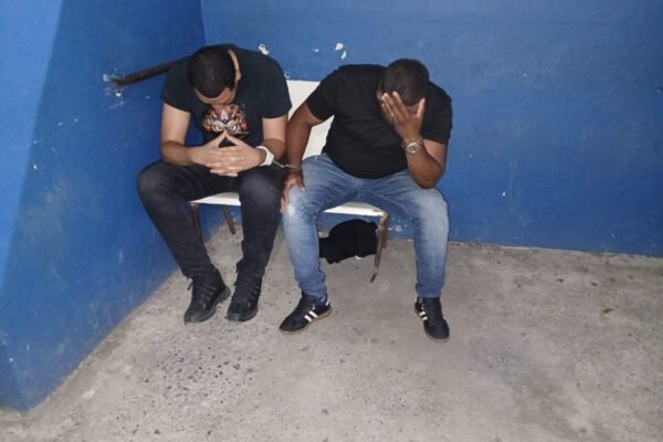 ¡Como guion de Hollywood! Policía Nacional apresa dos agentes atracaron raso