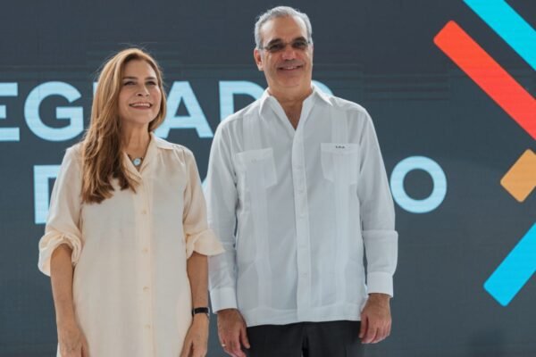 Abinader y Carolina inician gran obra Malecón Deportivo