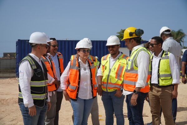 Carolina Mejía supervisa construcción de Malecón Deportivo y Paseo 30 de Mayo