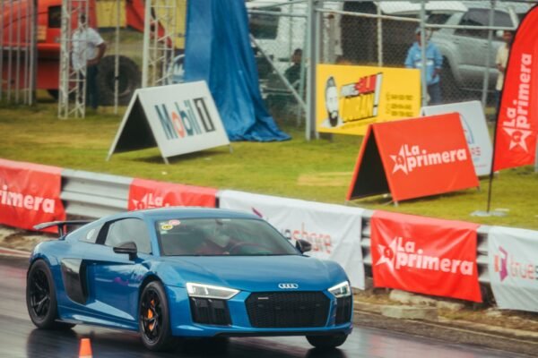 Lotería La Primera acelera su compromiso con el deporte en el evento Roll Race