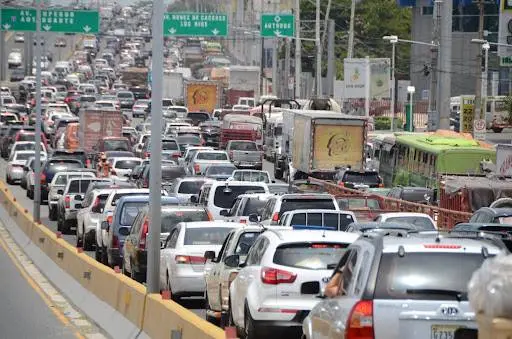 Gobierno implementará nuevos horarios en instituciones públicas "para mejor el tránsito"