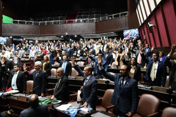 Pasadas las 3 de la madrugada, diputados aprueban Código Penal