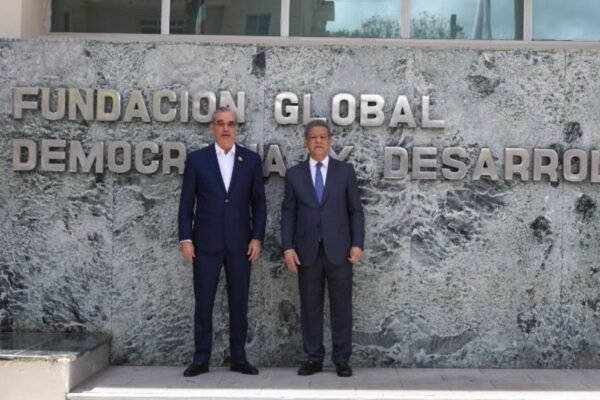 Abinader se reunió con Leonel Fernández en FUNGLODE: trataron crisis haitiana