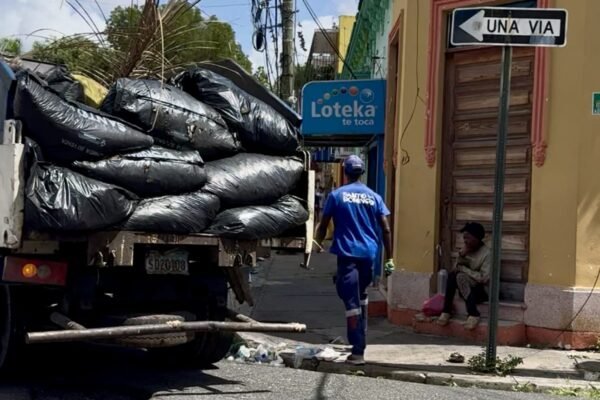 Alcaldía del DN lleva operativo de limpieza a Ciudad Nueva y Ciudad Colonial