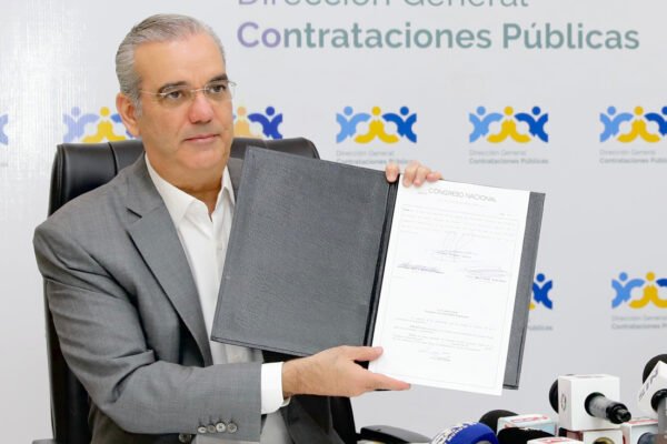 Presidente promulga Ley 47-25 de Contrataciones Públicas