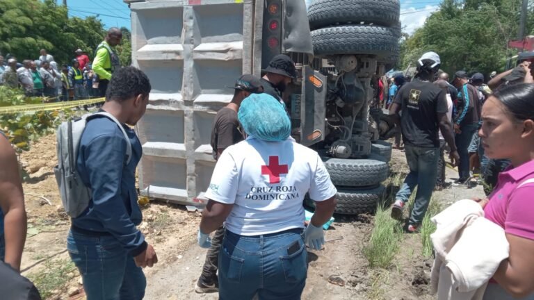 Accidente en la autopista 6 de Noviembre deja al menos cinco fallecidos en San Cristóbal
