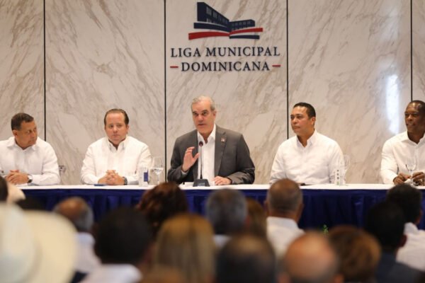 Abinader destinará RD 4,000 millones para aceras y contenes en todo el país