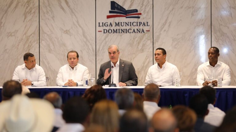 Abinader destinará RD 4,000 millones para aceras y contenes en todo el país