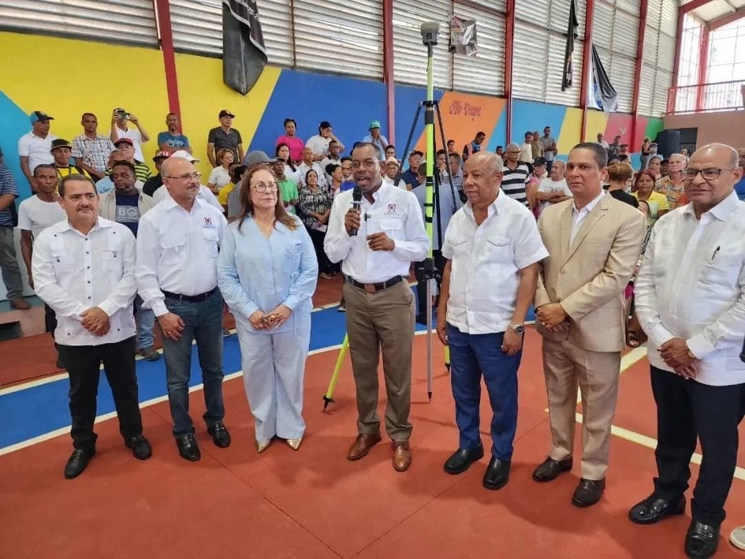 IAD y UTECT inician programa titulación definitiva de 1,800 viviendas y solares en Hato del Yaque
