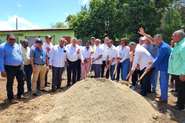 IAD y el INDRHI dejan iniciados trabajos de rehabilitación canal Mijo y construcción oficina Junta de Regantes