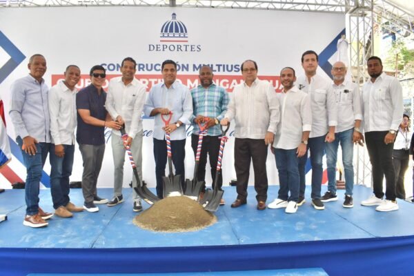 Ministro Kelvin Cruz da primer picazo para iniciar construcción de multiuso en Manganagua