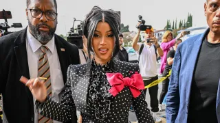 "Cardi B, absuelta de cargos por agresión y daños en demanda civil presentada por ex guardaespaldas"