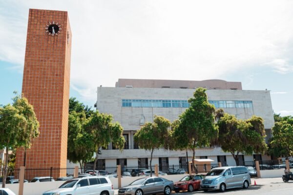 Alcaldía del DN y Policía Nacional retiran limpiavidrios y vendedores de importantes intersecciones