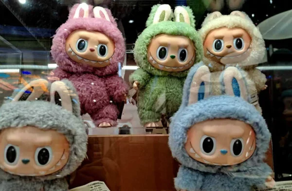 Para comprar Labubus, joven rusa vende su alma por US$1,180