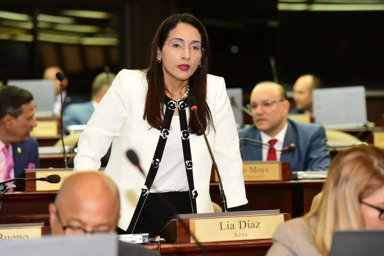Senadora Lía Díaz respalda precandidatura presidencial de Carolina