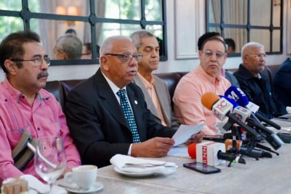 Expresidentes del CODIA advierten que el Monorriel de Santo Domingo nacerá saturado y con alto riesgo financiero