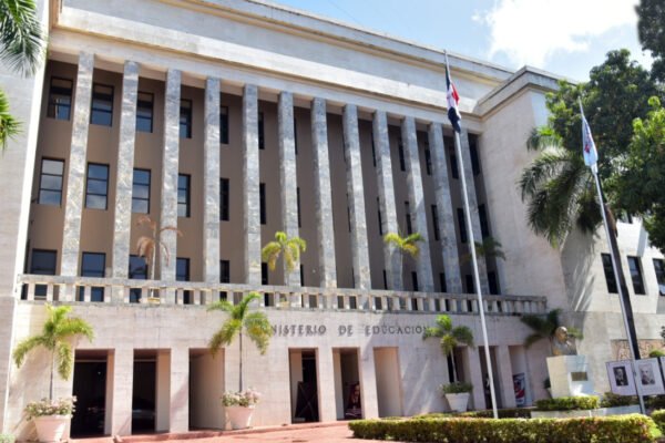 Minerd activa protocolos de emergencia ante pronósticos de lluvias por tormenta tropical