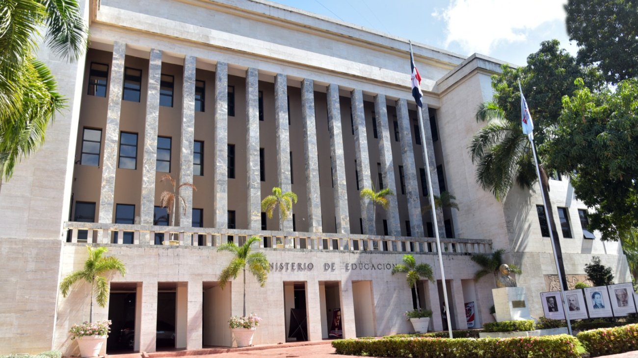 Minerd activa protocolos de emergencia ante pronósticos de lluvias por tormenta tropical