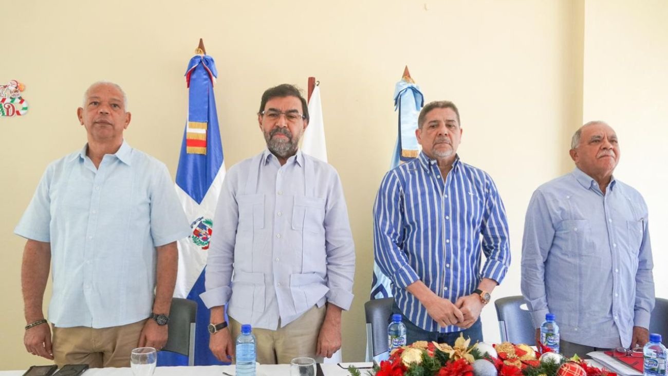 Gobierno entrega 21,300 quintales de fertilizantes a productores de café y musáceas, en cuatro provincias