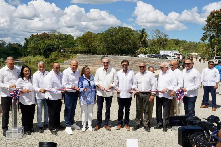 Presidente entrega conjunto de obras hidráulicas construidas por INDRHI en la provincia Duarte